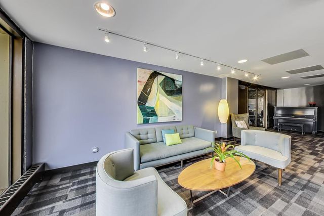 4343 N Clarendon Avenue 1408, Chicago, IL 60613