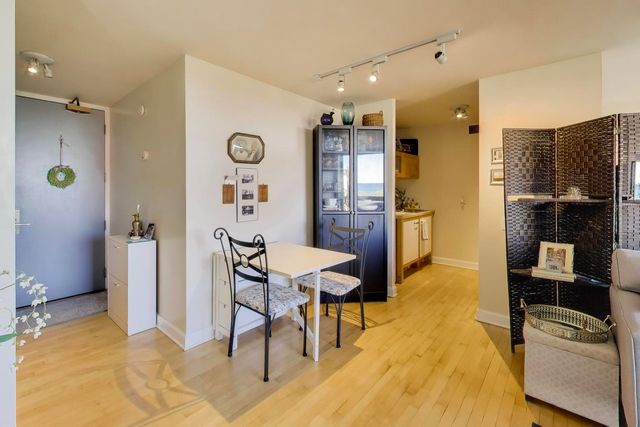 4343 N Clarendon Avenue 1408, Chicago, IL 60613