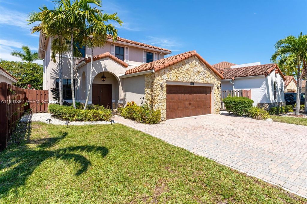 9761 NW 9th St, Miami, FL 33172