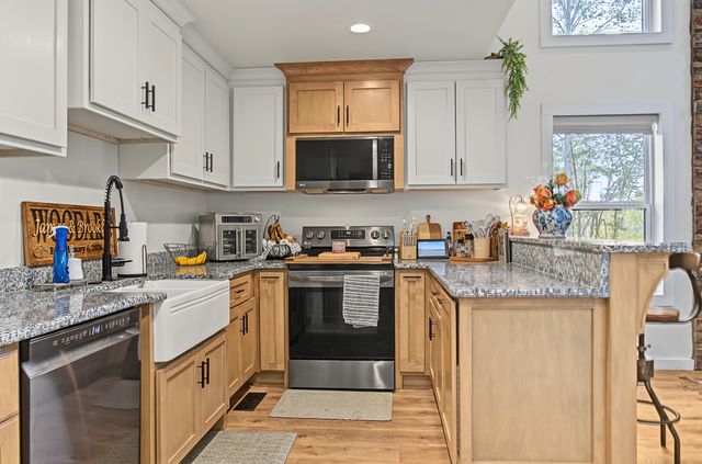 2561 Cold Springs Rd, Lafayette, TN 37083