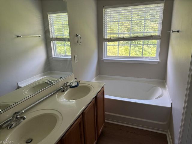 157 Dunbarton Court, Winston-salem, NC 27107