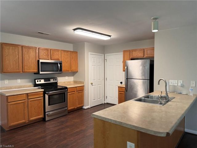 157 Dunbarton Court, Winston-salem, NC 27107
