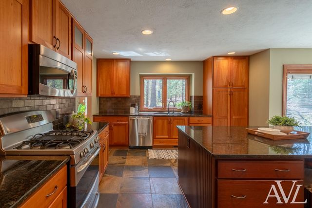 6250 Cannon Highlands Drive NE, Belmont, MI 49306