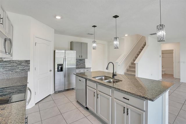 11338 AMBER RIDGE DRIVE, Zellwood, FL 32798