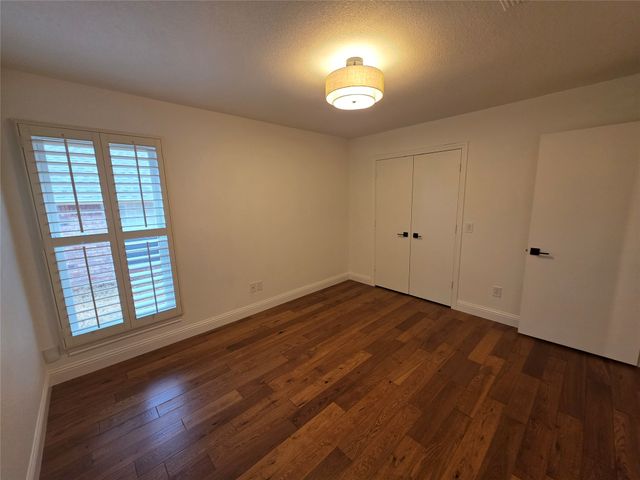 10168 Stoneleigh Drive, Benbrook, TX 76126