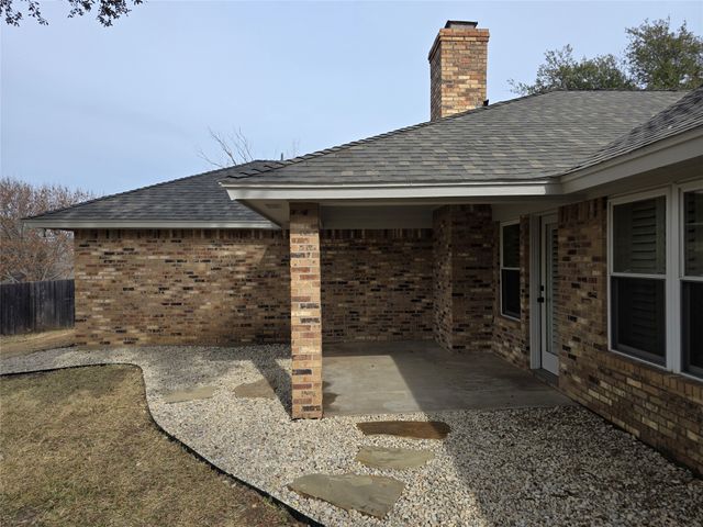10168 Stoneleigh Drive, Benbrook, TX 76126