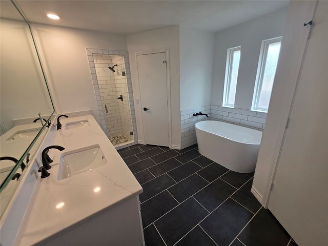 10168 Stoneleigh Drive, Benbrook, TX 76126