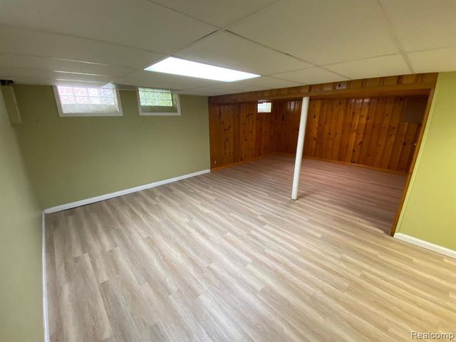 122 Royal Avenue, Royal Oak, MI 48073