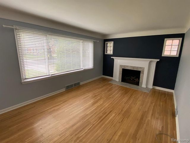 122 Royal Avenue, Royal Oak, MI 48073