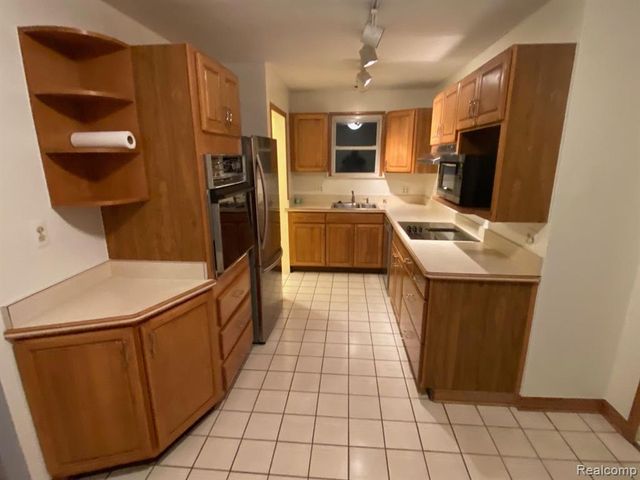 122 Royal Avenue, Royal Oak, MI 48073