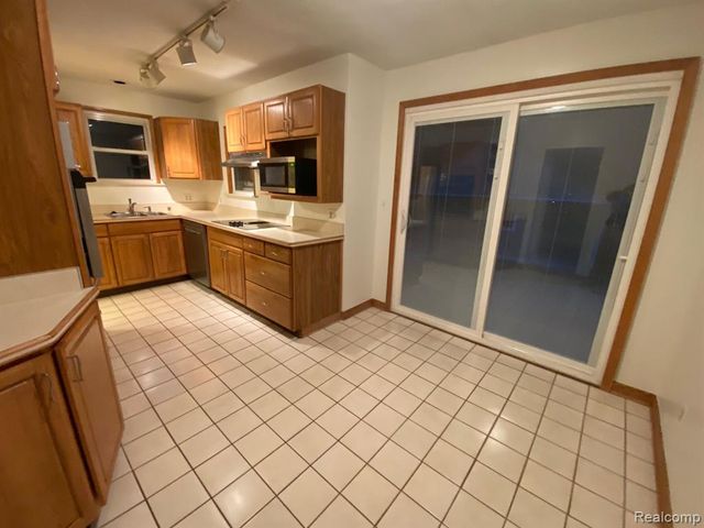 122 Royal Avenue, Royal Oak, MI 48073