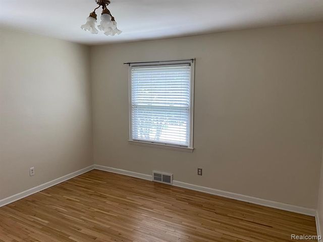 122 Royal Avenue, Royal Oak, MI 48073