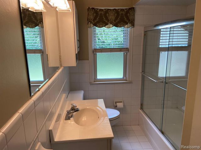 122 Royal Avenue, Royal Oak, MI 48073