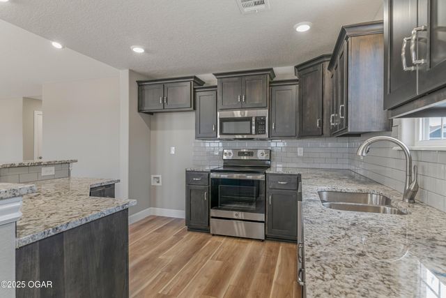 1220 Sheila Ann Drive, Carthage, MO 64836