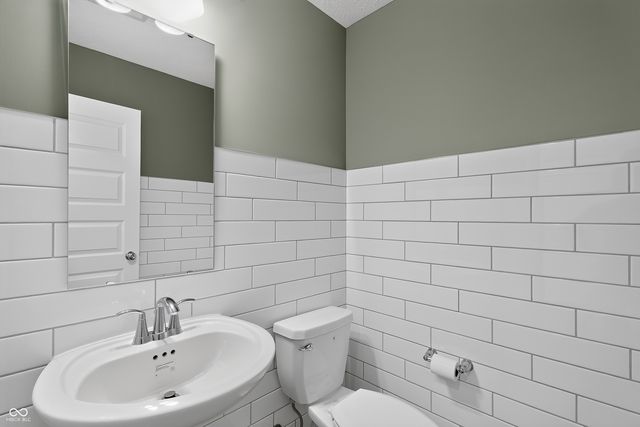 2395 Red Squirrel Way, Zionsville, IN 46077