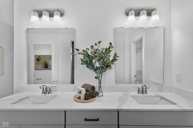 2395 Red Squirrel Way, Zionsville, IN 46077