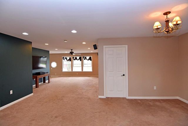 302 W Hunt AVENUE, Twin Lakes, WI 53181