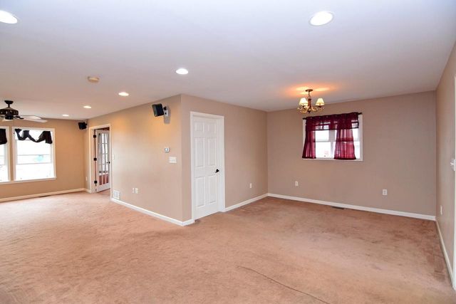 302 W Hunt AVENUE, Twin Lakes, WI 53181