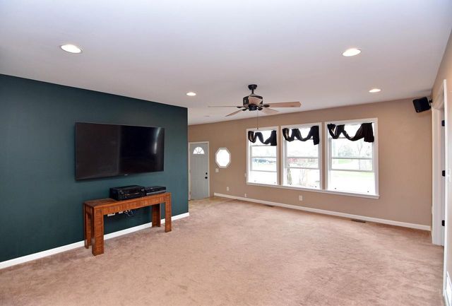 302 W Hunt AVENUE, Twin Lakes, WI 53181