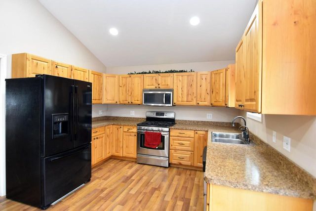 302 W Hunt AVENUE, Twin Lakes, WI 53181