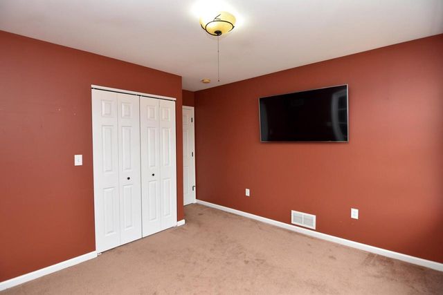 302 W Hunt AVENUE, Twin Lakes, WI 53181