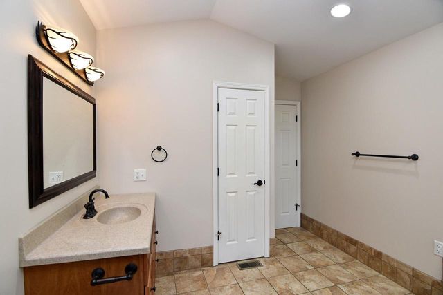 302 W Hunt AVENUE, Twin Lakes, WI 53181