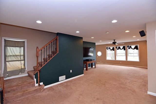 302 W Hunt AVENUE, Twin Lakes, WI 53181