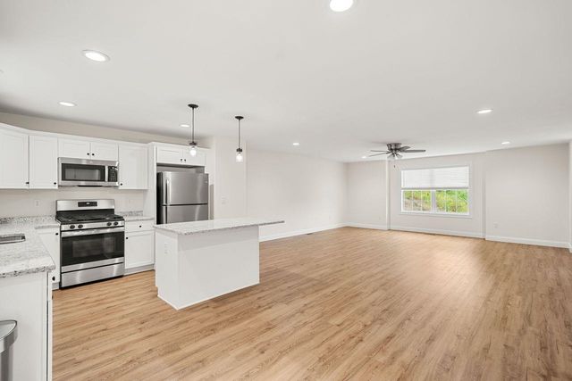 71B Terraceview Drive, Hudson, NH 03051