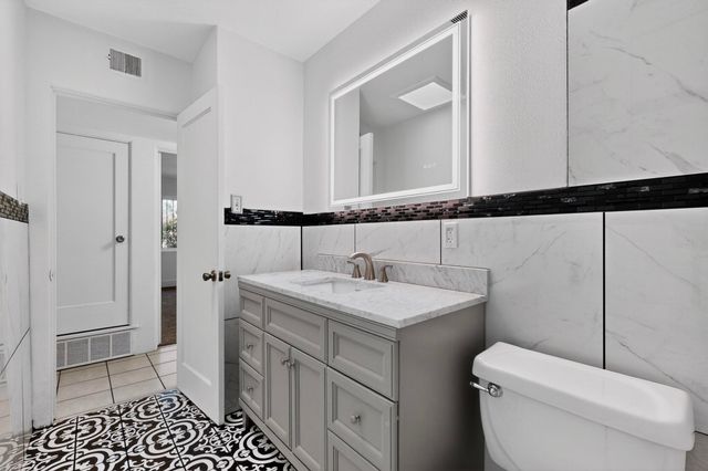 2026 Vermont Street NE, Albuquerque, NM 87110