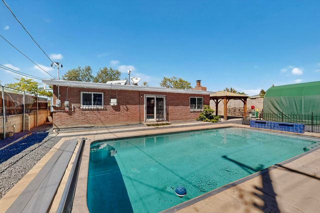 2026 Vermont Street NE, Albuquerque, NM 87110