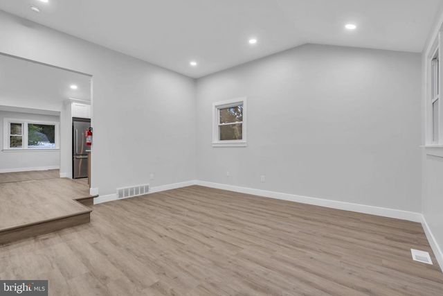 11 PLEASANT VALLEY DR, West Deptford, NJ 08096