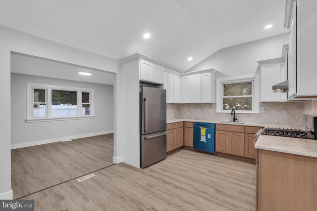 11 PLEASANT VALLEY DR, West Deptford, NJ 08096