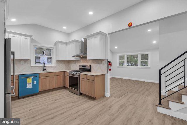 11 PLEASANT VALLEY DR, West Deptford, NJ 08096