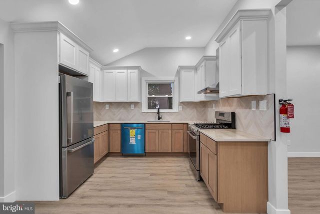 11 PLEASANT VALLEY DR, West Deptford, NJ 08096