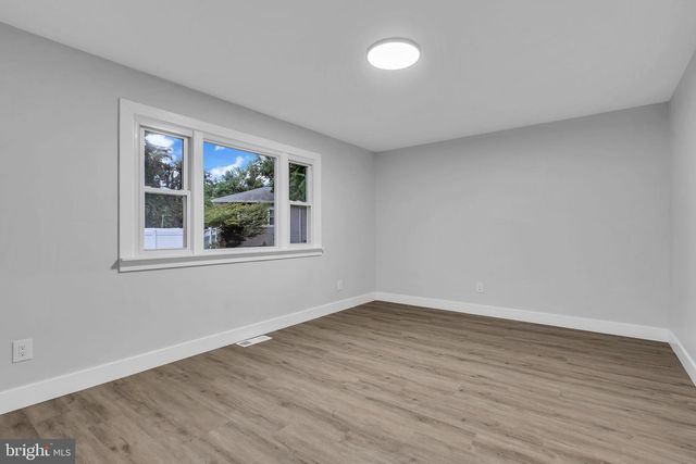 11 PLEASANT VALLEY DR, West Deptford, NJ 08096