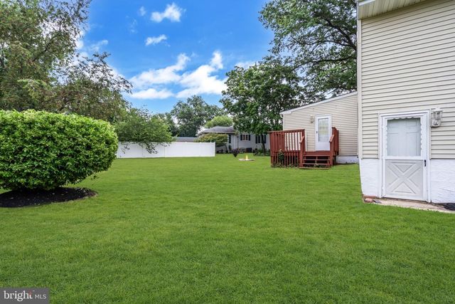 11 PLEASANT VALLEY DR, West Deptford, NJ 08096