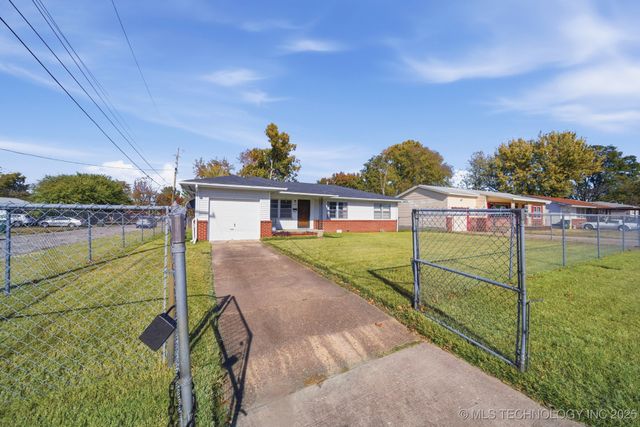 1607 A And M Drive, Okmulgee, OK 74447