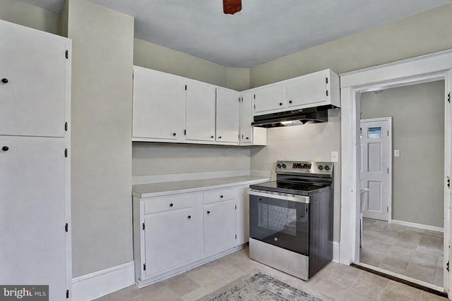 200 S ORCHARD DR, Purcellville, VA 20132