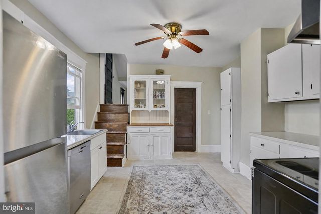 200 S ORCHARD DR, Purcellville, VA 20132