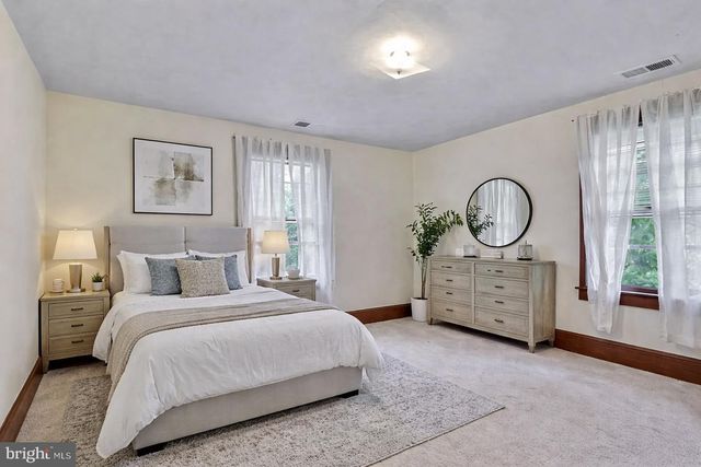 200 S ORCHARD DR, Purcellville, VA 20132