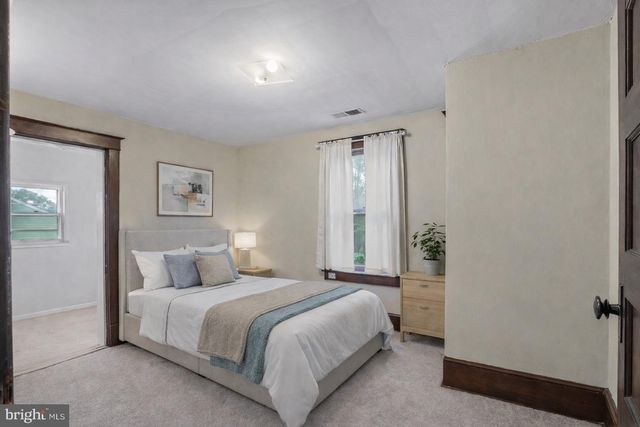 200 S ORCHARD DR, Purcellville, VA 20132