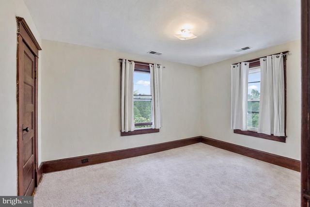 200 S ORCHARD DR, Purcellville, VA 20132