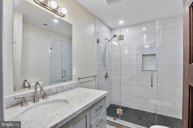 200 S ORCHARD DR, Purcellville, VA 20132