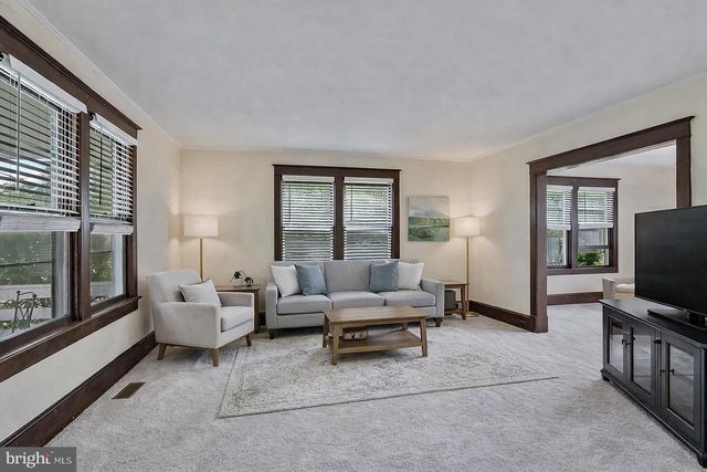 200 S ORCHARD DR, Purcellville, VA 20132