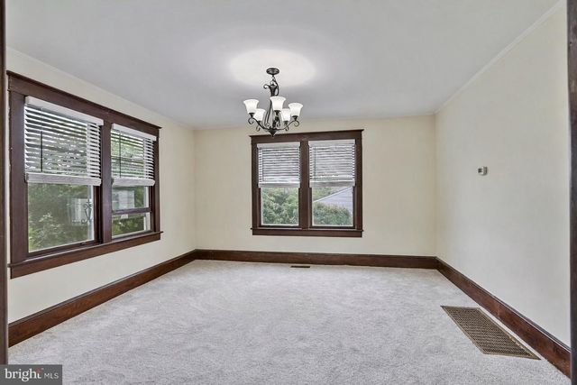 200 S ORCHARD DR, Purcellville, VA 20132