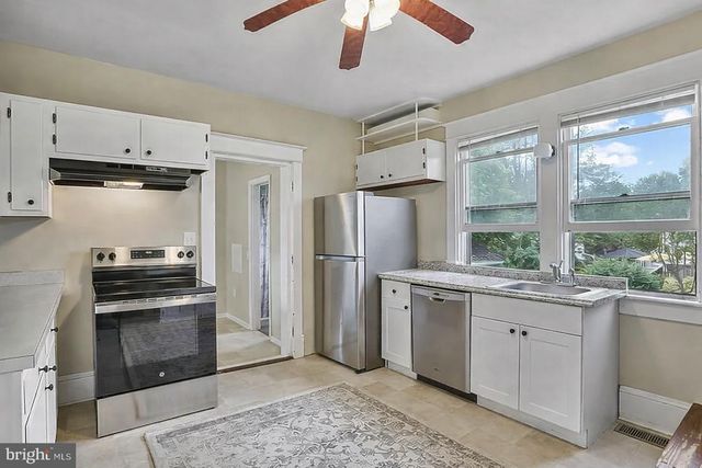 200 S ORCHARD DR, Purcellville, VA 20132