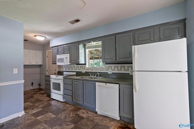 3113 Farmington Road, Decatur, AL 35603