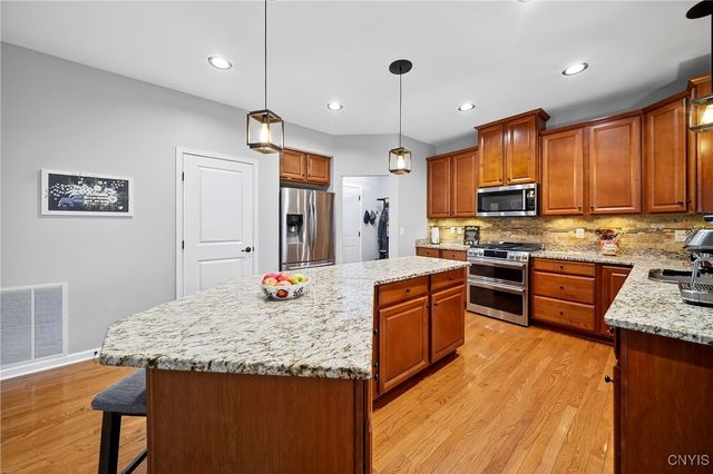 29 Naylor Circle, Van Buren, NY 13027