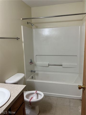 2823 Benford Lane, Youngstown, OH 44505