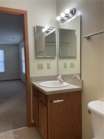 2823 Benford Lane, Youngstown, OH 44505
